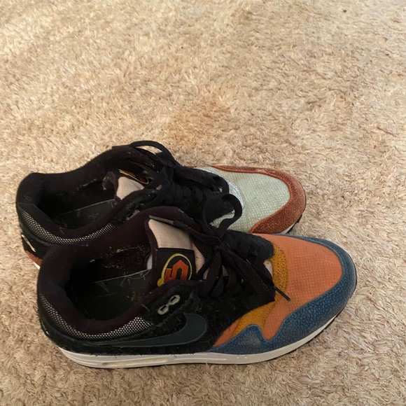 Older shoes - Picture 3 of 4